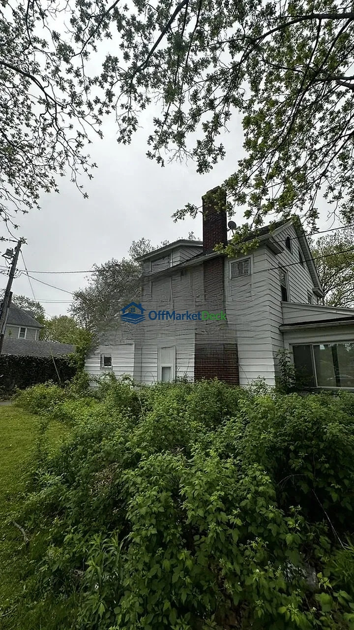 Off-market house in Rochester, New York — 3 beds, 1 bath, $69,900 — photo 5 of 8