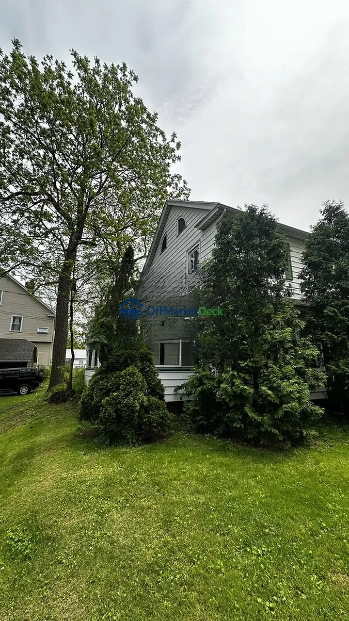 Off-market house in Rochester, New York — 3 beds, 1 bath, $69,900 — photo 4 of 8