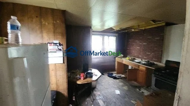 Off-market multi family in East Cleveland, Ohio — 6 beds, 2 baths, $55,000 — photo 8 of 8