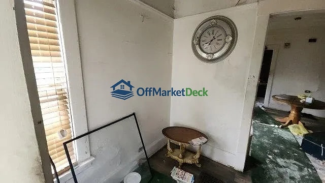 Off-market multi family in East Cleveland, Ohio — 6 beds, 2 baths, $55,000 — photo 4 of 8