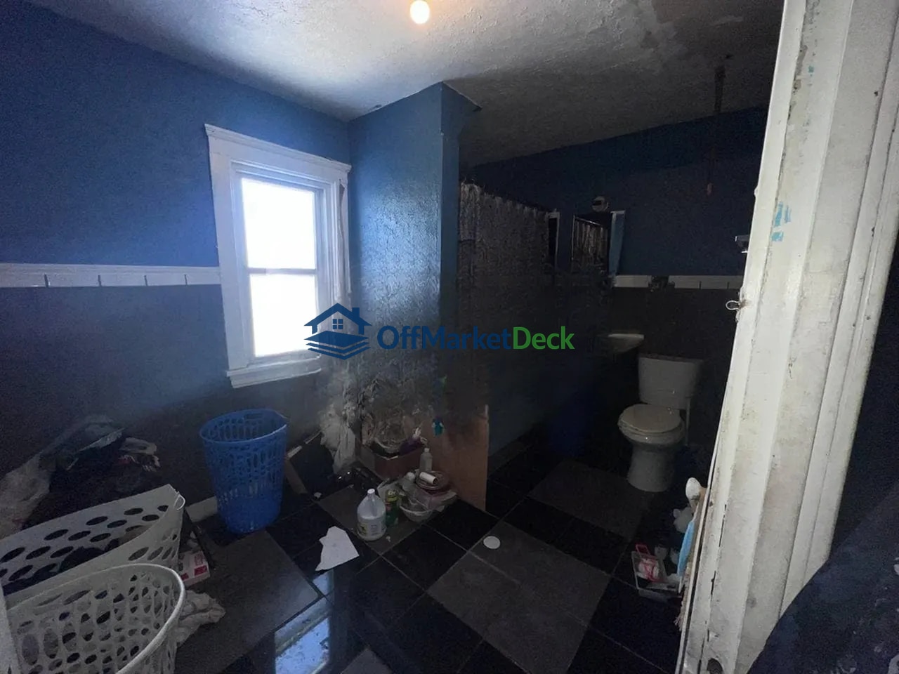 Off-market house in East Cleveland, Ohio — 3 beds, 1 bath, $28,000 — photo 3 of 8