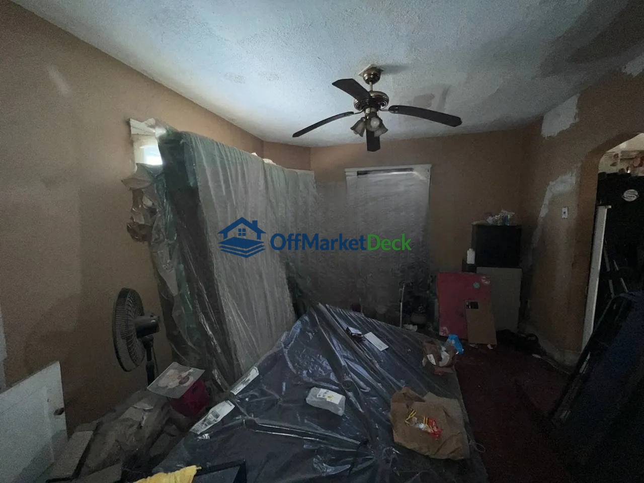 Off-market house in East Cleveland, Ohio — 3 beds, 1 bath, $28,000 — photo 2 of 8