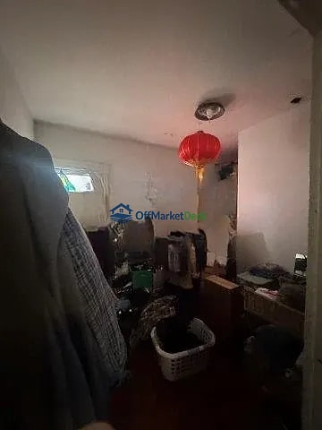 Off-market multi family in Cleveland, Ohio — 2 beds, 1 bath, $275,000 — photo 6 of 8