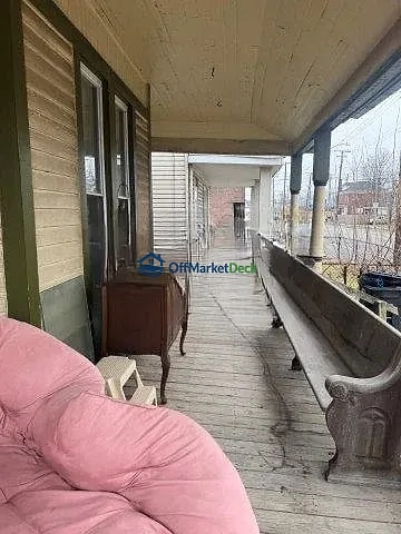 Off-market multi family in Cleveland, Ohio — 2 beds, 1 bath, $275,000 — photo 2 of 8