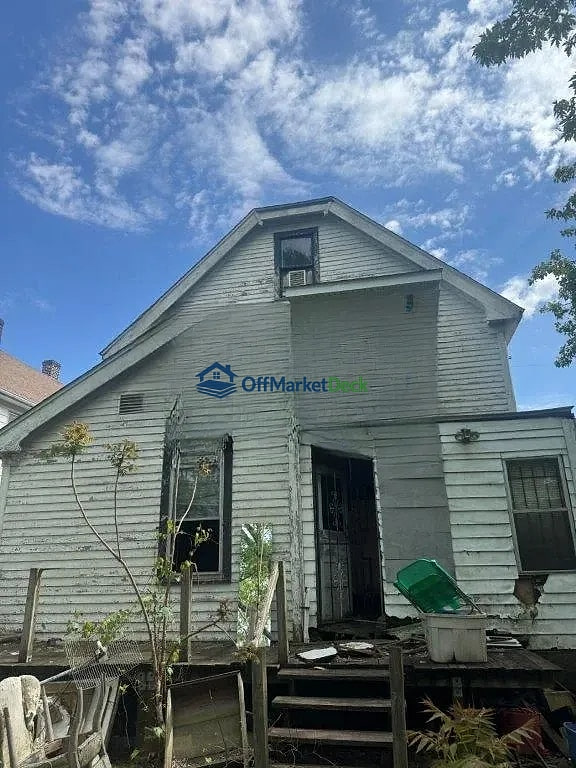 Off-market multi family in Cleveland, Ohio — 5 beds, 2 baths, $35,000 — photo 6 of 8