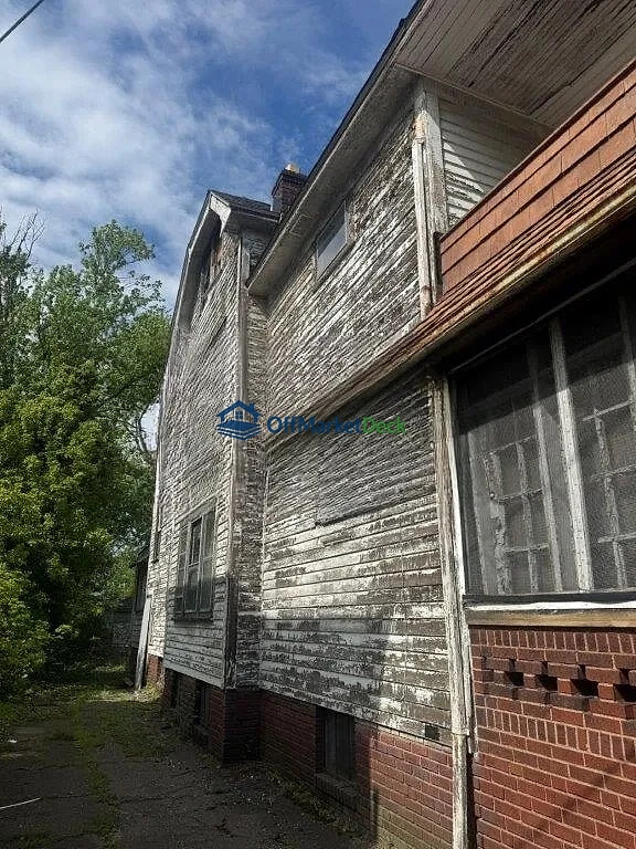 Off-market multi family in Cleveland, Ohio — 5 beds, 2 baths, $35,000 — photo 4 of 8