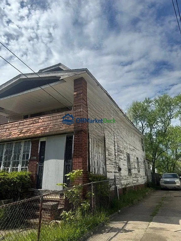 Off-market multi family in Cleveland, Ohio — 5 beds, 2 baths, $35,000 — photo 2 of 8