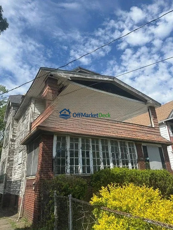 Off-market multi family in Cleveland, Ohio — 5 beds, 2 baths, $35,000 — photo 3 of 8