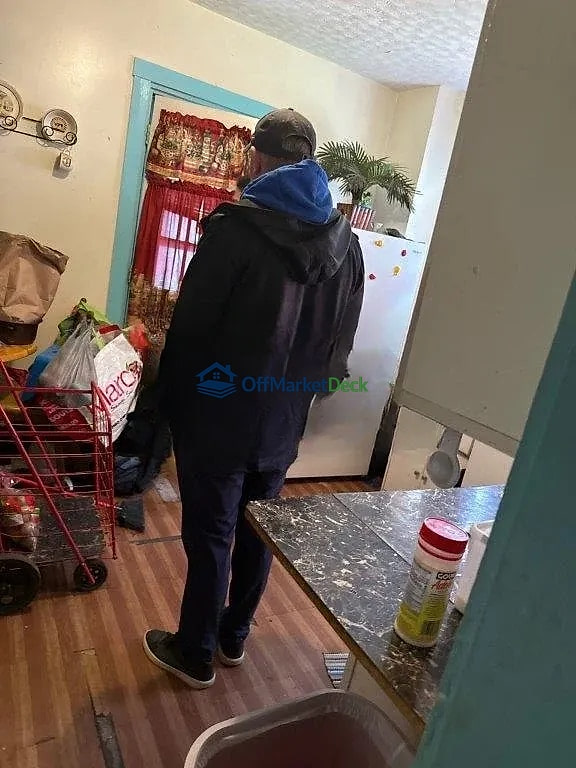 Off-market house in Cleveland, Ohio — 3 beds, 1 bath, $69,000 — photo 5 of 8