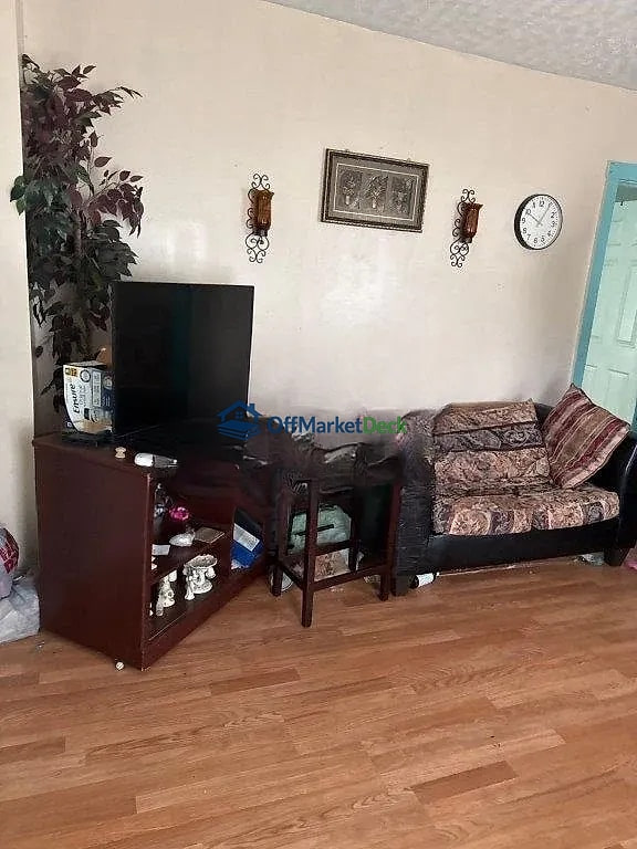 Off-market house in Cleveland, Ohio — 3 beds, 1 bath, $69,000 — photo 2 of 8