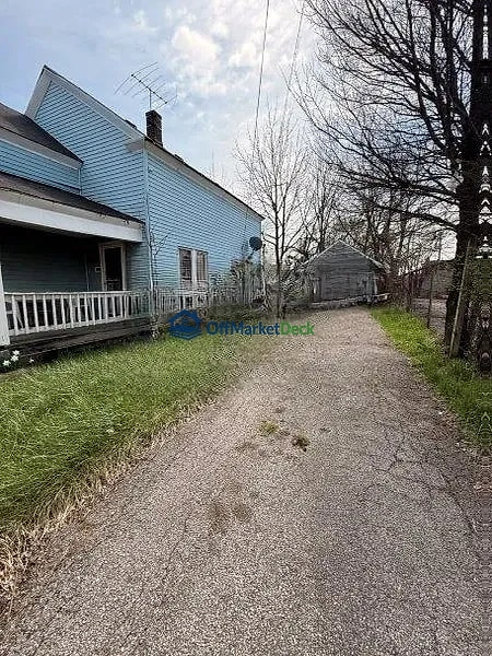 Off-market house in Cleveland, Ohio — 3 beds, 1 bath, $34,000 — photo 2 of 8