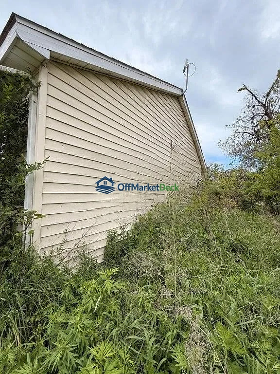 Off-market house in Cleveland, Ohio — 3 beds, 1.5 baths, $55,000 — photo 6 of 8