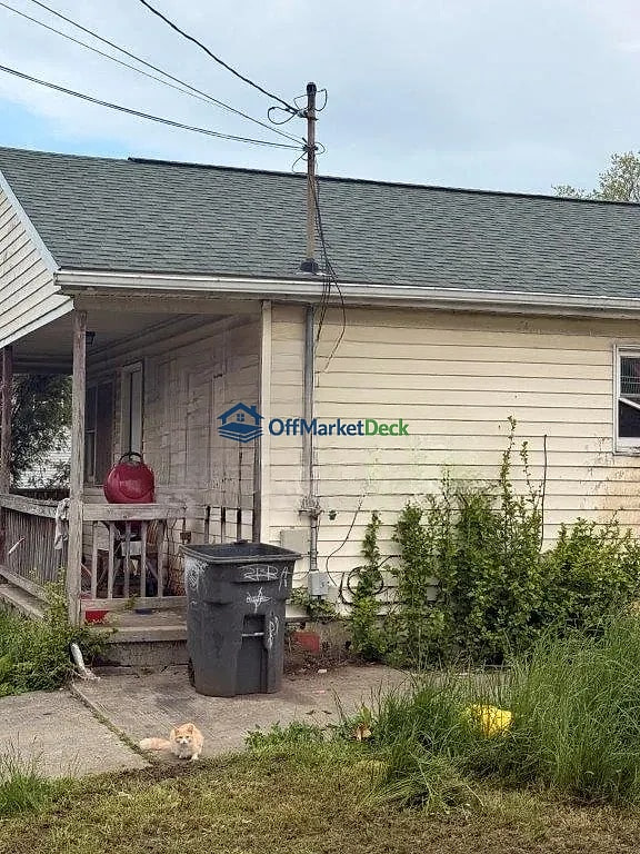 Off-market house in Cleveland, Ohio — 3 beds, 1.5 baths, $55,000 — photo 2 of 8