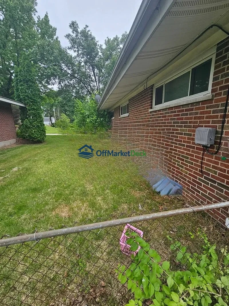 Off-market house in Florissant, Missouri — 3 beds, 1 bath, $104,900 — photo 8 of 8
