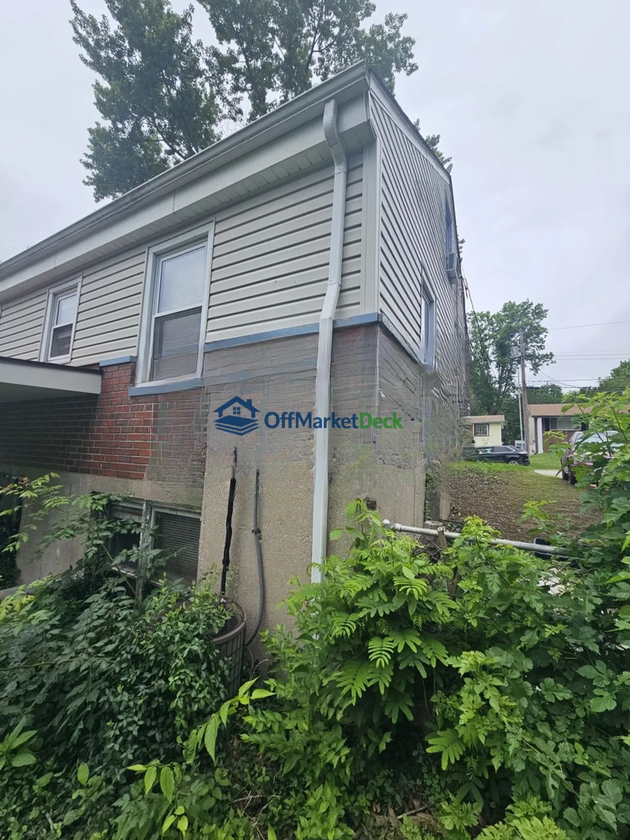 Off-market house in St. Louis, Missouri — 3 beds, 1 bath, $49,900 — photo 2 of 8