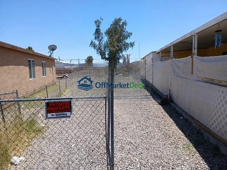 Off-market house in Bullhead City, Arizona — 3 beds, 1 bath, $81,000 — photo 2 of 8