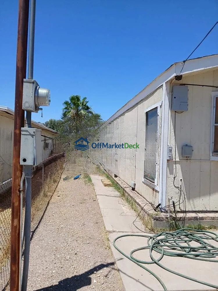 Off-market house in Bullhead City, Arizona — 3 beds, 1 bath, $81,000 — photo 4 of 8