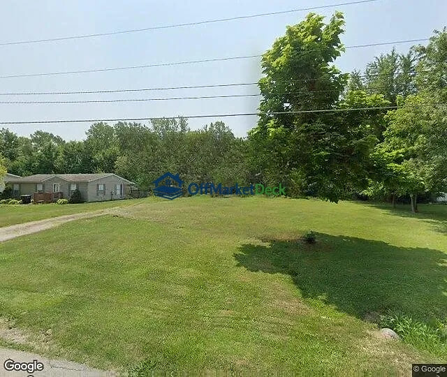 Off-market house in Elwood, Indiana — 2 beds, 2 baths, $79,900 — photo 2 of 3