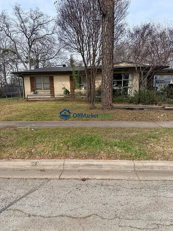Off-market house in North Richland Hills, Texas — 3 beds, 2 baths, $175,000 — photo 4 of 8