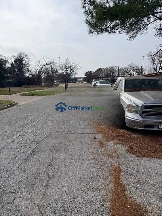 Off-market house in North Richland Hills, Texas — 3 beds, 2 baths, $175,000 — photo 2 of 8