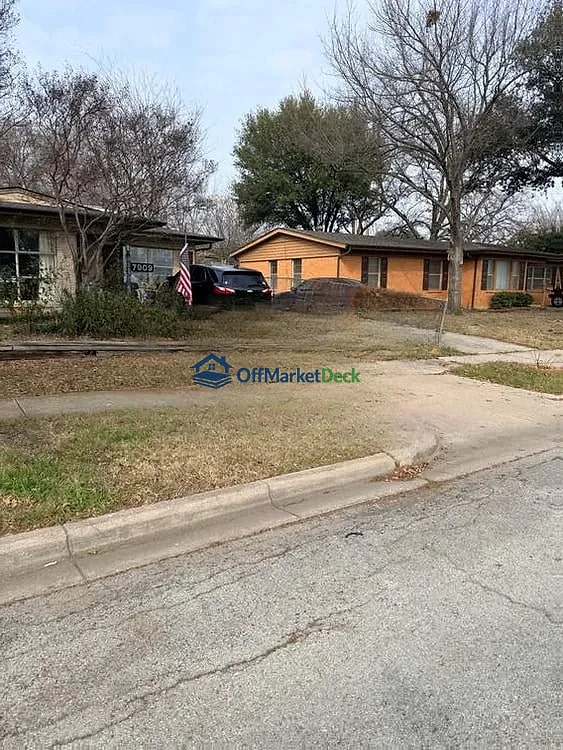 Off-market house in North Richland Hills, Texas — 3 beds, 2 baths, $175,000 — photo 5 of 8