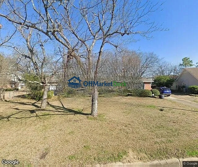 Off-market house in Montgomery, Alabama — 4 beds, 2 baths, $140,000 — photo 3 of 3