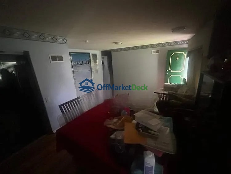 Off-market house in St. Louis, Missouri — 3 beds, 2 baths, $113,000 — photo 2 of 8