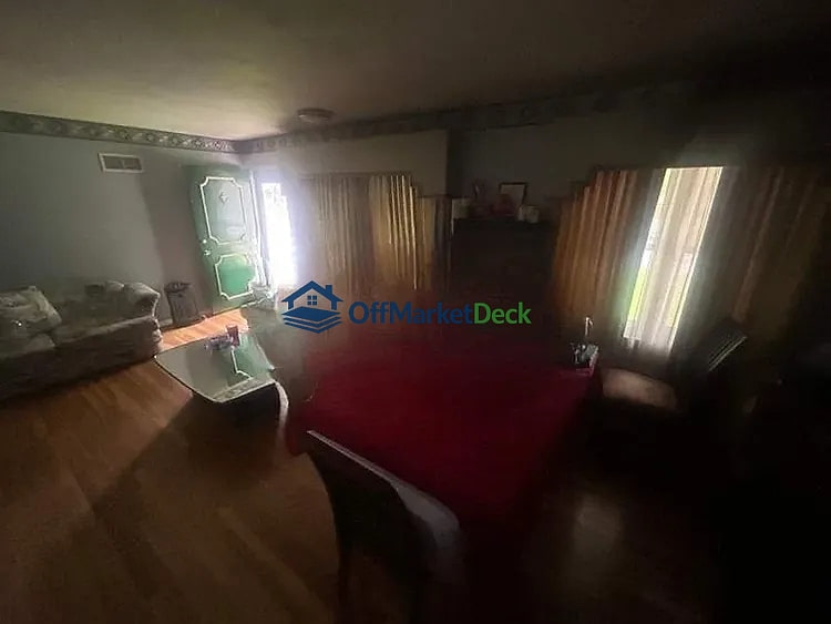 Off-market house in St. Louis, Missouri — 3 beds, 2 baths, $113,000 — photo 3 of 8