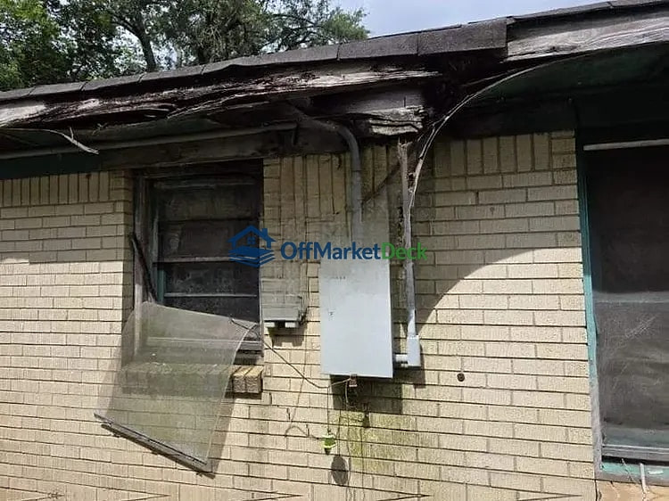 Off-market house in Shreveport, Louisiana — 3 beds, 1 bath, $15,000 — photo 6 of 8
