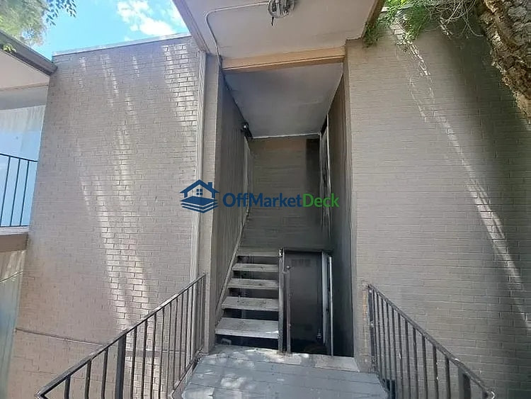 Off-market house in West Valley City, Utah — 2 beds, 1 bath, $155,000 — photo 3 of 8