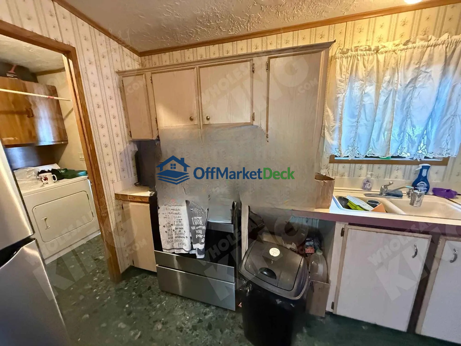 Off-market house in Troutdale, Oregon — 3 beds, 2 baths, $60,000 — photo 7 of 8
