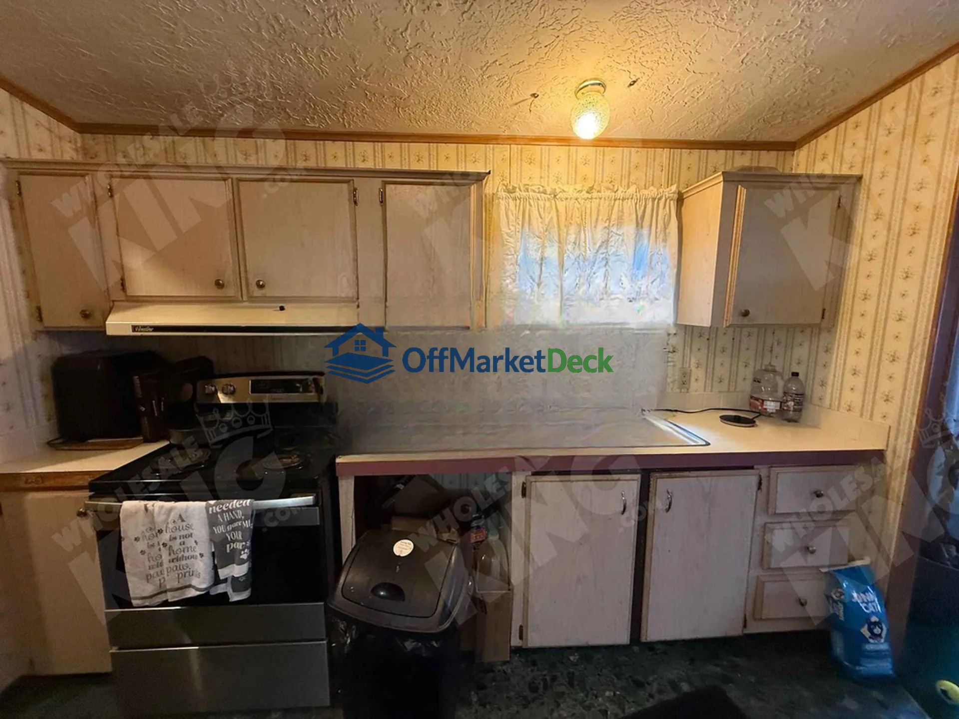 Off-market house in Troutdale, Oregon — 3 beds, 2 baths, $60,000 — photo 4 of 8