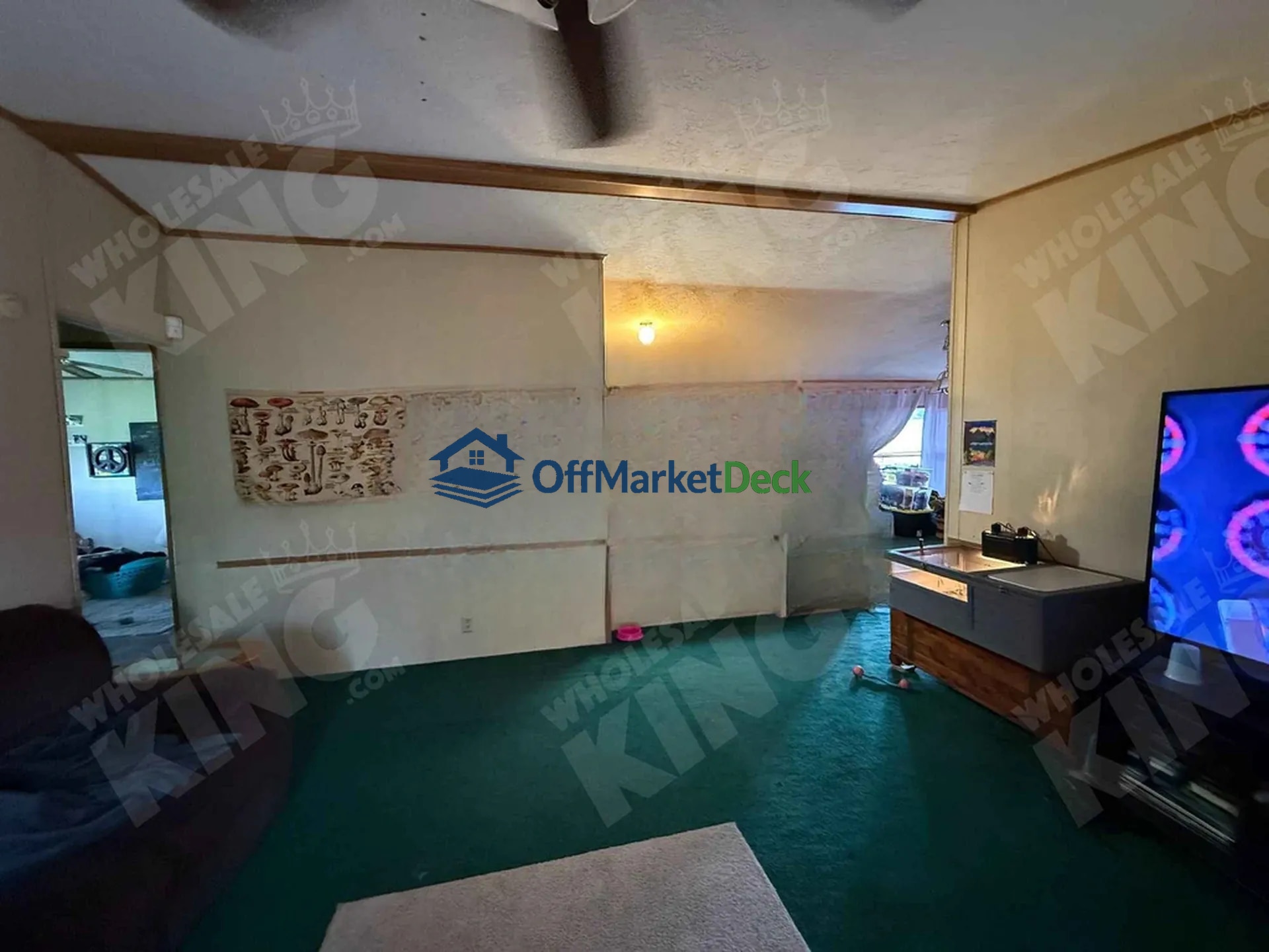 Off-market house in Troutdale, Oregon — 3 beds, 2 baths, $60,000 — photo 2 of 8