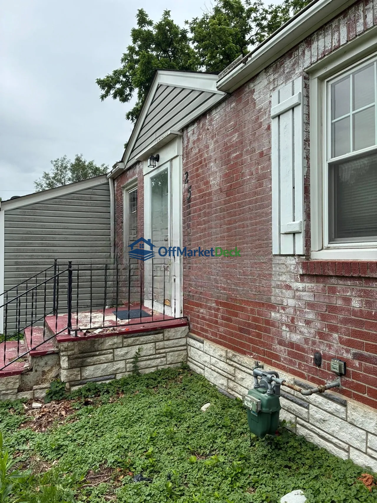 Off-market house in Ferguson, Missouri — 2 beds, 1 bath, $64,900 — photo 2 of 8