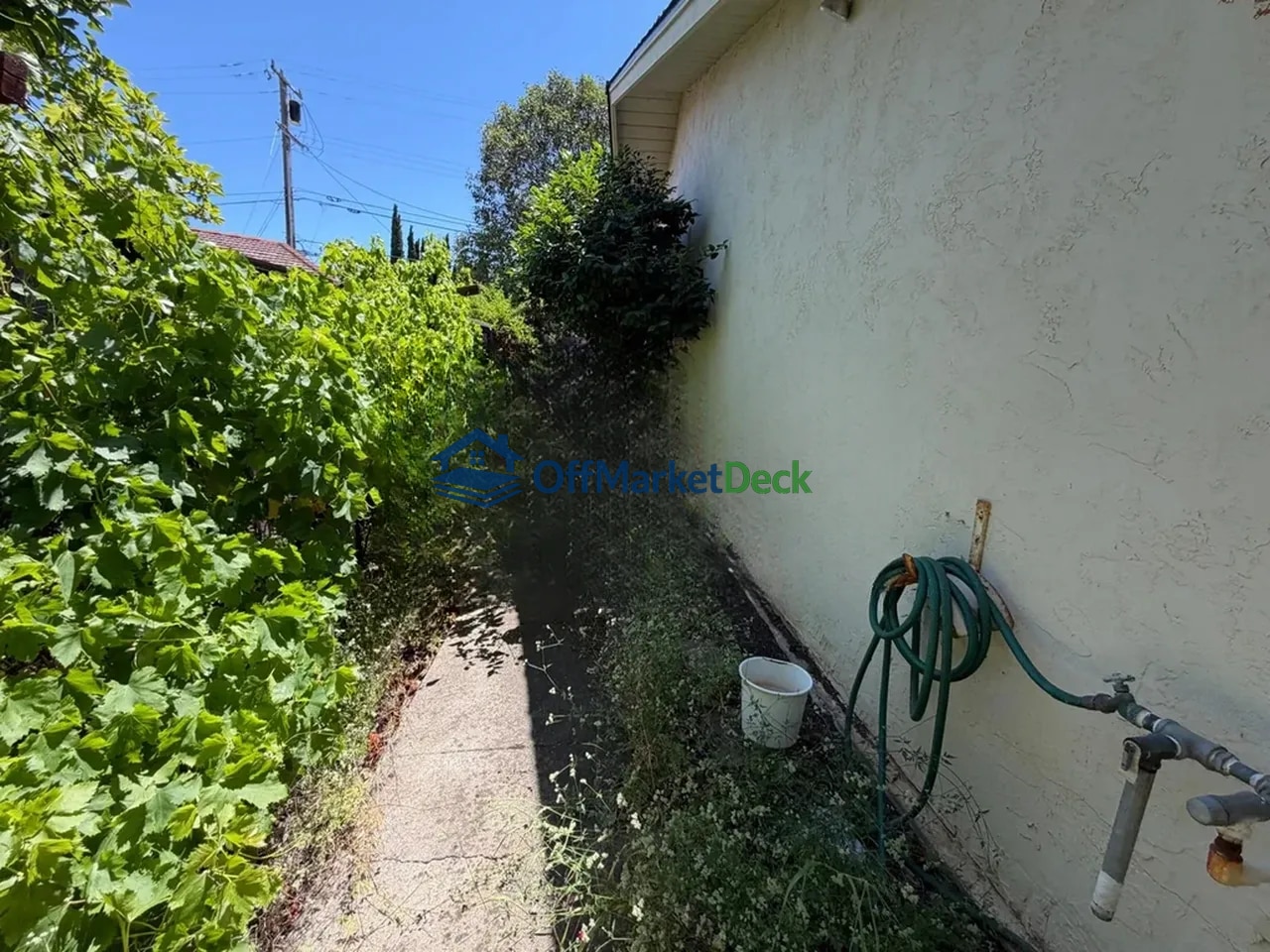 Off-market house in Clayton, California — 3 beds, 2.5 baths, $909,900 — photo 3 of 8