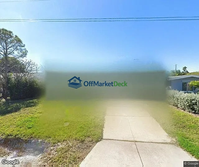 Off-market house in Redington Beach, Florida — 3 beds, 2.5 baths, $420,000 — photo 2 of 3