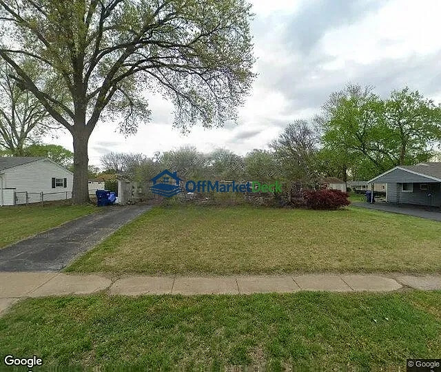 Off-market house in Florissant, Missouri — 3 beds, 1.5 baths, $114,895 — photo 2 of 3