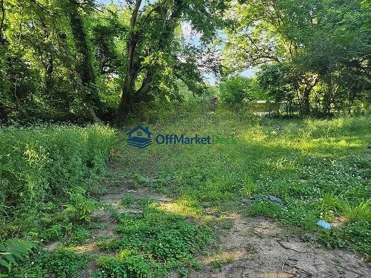 Off-market house in Muskogee, Oklahoma — 2 beds, 1 bath, $10,000 — photo 7 of 8