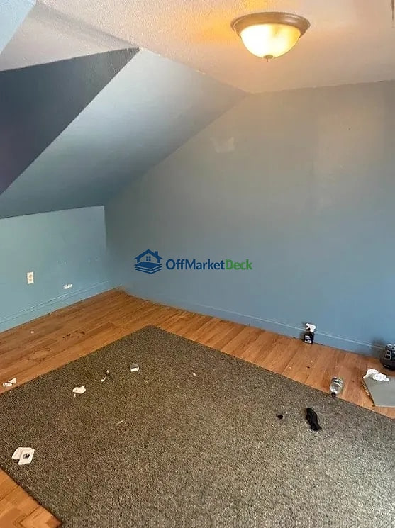 Off-market house in York, Pennsylvania — 4 beds, 1.5 baths, $130,000 — photo 6 of 8