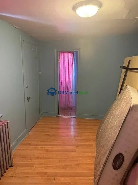 Off-market house in York, Pennsylvania — 4 beds, 1.5 baths, $130,000 — photo 5 of 8