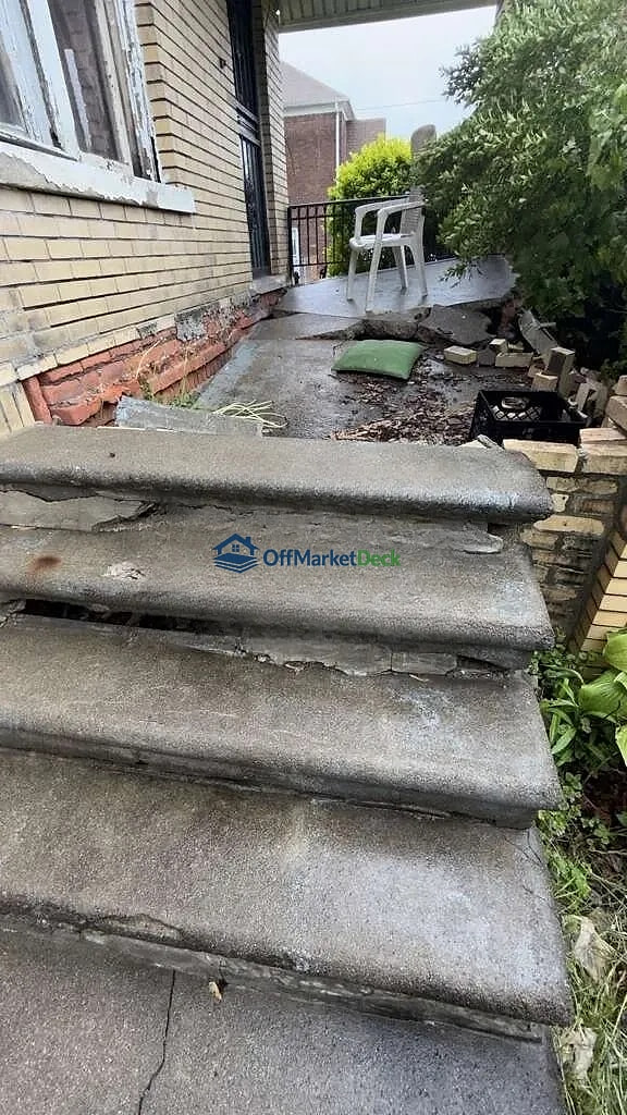 Off-market duplex in Detroit, Michigan — 5 beds, 2 baths, $29,900 — photo 7 of 8