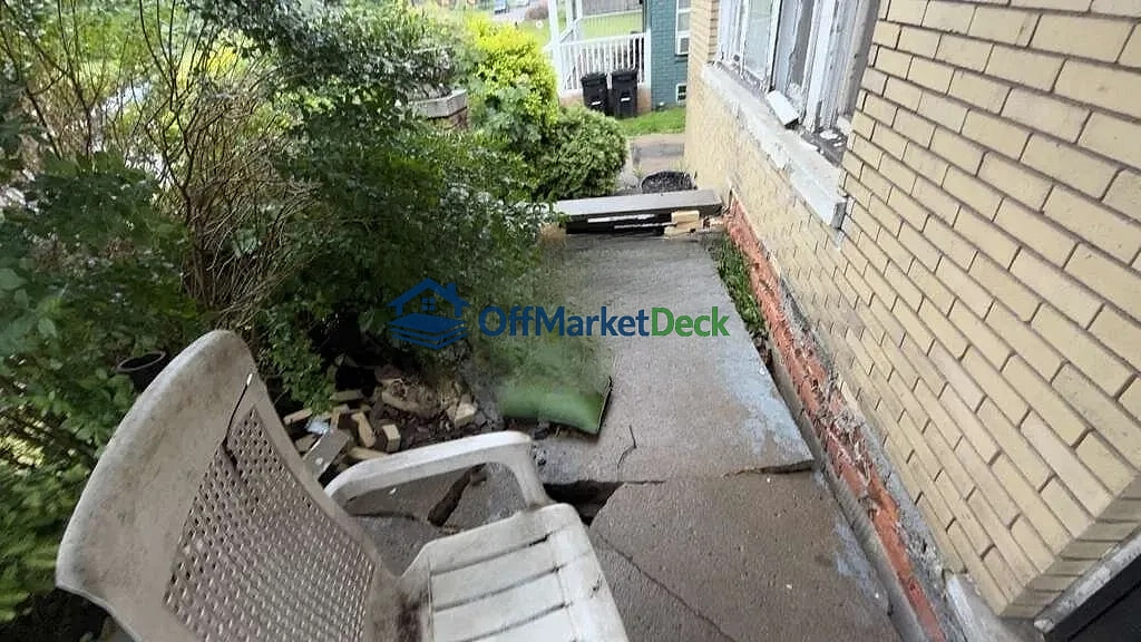 Off-market duplex in Detroit, Michigan — 5 beds, 2 baths, $29,900 — photo 8 of 8