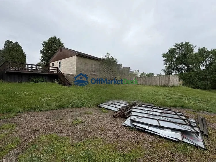 Off-market house in Zanesville, Ohio — 3 beds, 2 baths, $147,000 — photo 5 of 8