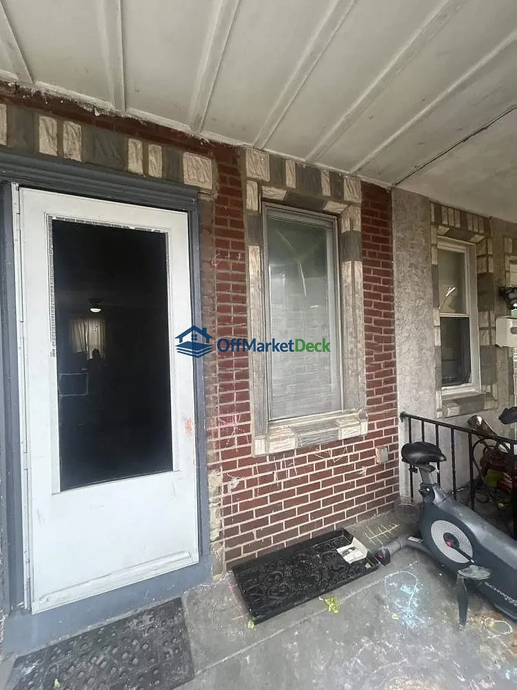 Off-market townhome in Philadelphia, Pennsylvania — 2 beds, 1 bath, $85,000 — photo 3 of 8