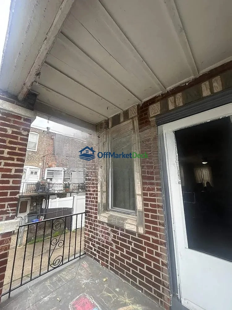 Off-market townhome in Philadelphia, Pennsylvania — 2 beds, 1 bath, $85,000 — photo 2 of 8