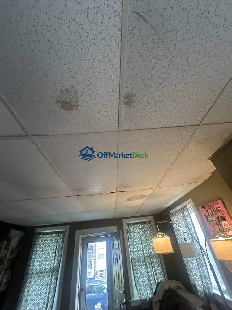 Off-market townhome in Philadelphia, Pennsylvania — 2 beds, 1 bath, $85,000 — photo 4 of 8