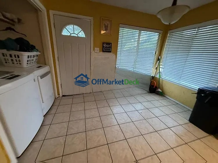 Off-market house in Rowlett, Texas — 4 beds, 2 baths, $237,000 — photo 5 of 8