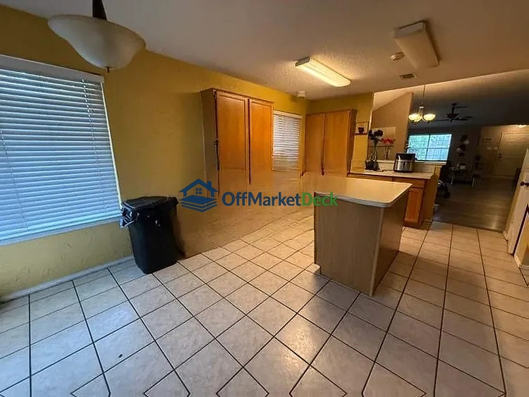 Off-market house in Rowlett, Texas — 4 beds, 2 baths, $237,000 — photo 6 of 8