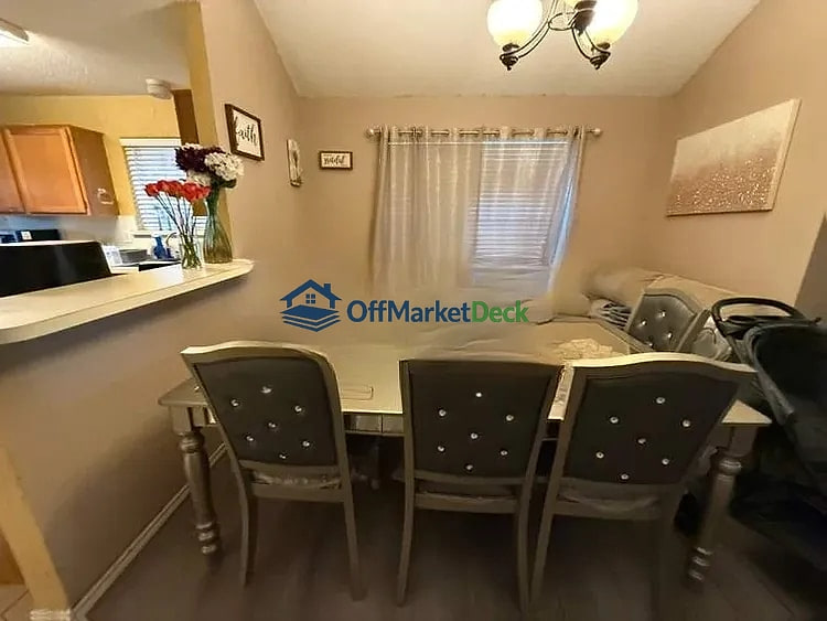Off-market house in Rowlett, Texas — 4 beds, 2 baths, $237,000 — photo 2 of 8