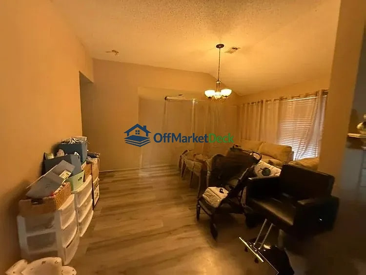 Off-market house in Rowlett, Texas — 4 beds, 2 baths, $237,000 — photo 4 of 8